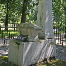 Zdj. nr 260;  Pomnik "nagrobny" Urszuli, córki Jana Kochanowskiego 