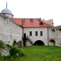 Zdj. nr 14;  Fragment wielkiego zamku w Janowcu odbudowana