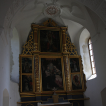Zdj. nr 8;  Prezbiterium - ołtarz w kościółku św. Anny.